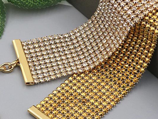 Was macht einen glänzenden Diamant-Halsband zum perfekten Statement-Schmuck?