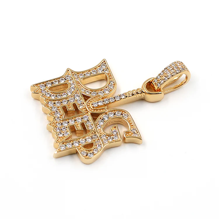 Wie wertet ein Hip-Hop-Anhänger mit Buchstaben Ihren Stil auf?