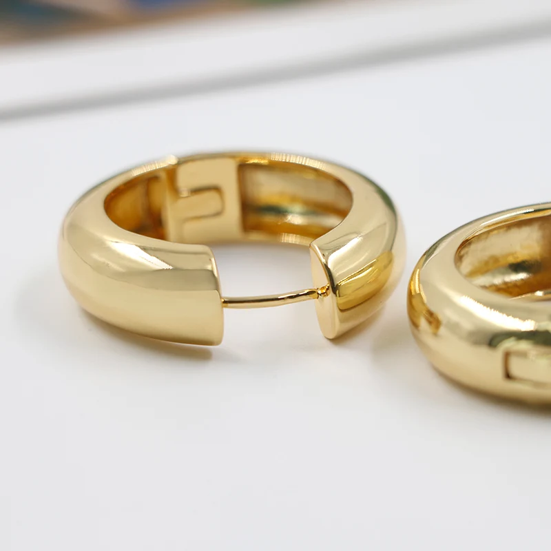 Klassische goldene Oberflächenoopringe