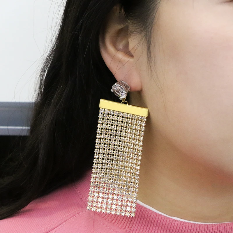 Diamond -Ohrringe mit Pflasterung